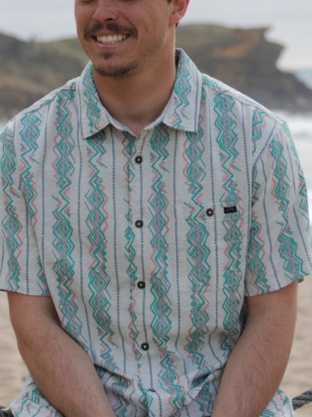 Billabong Short-Sleeve Button-Up Shirt in Teal and Pink Size M